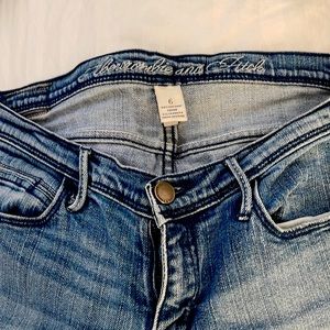 Abercrombie and Fitch skinny jeans. Good condition size 6